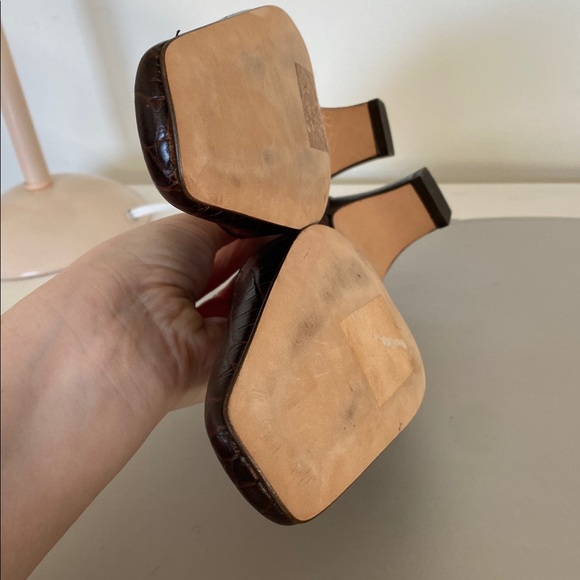 Talbots Dark Brown Croc-Embossed Heels Size 7.5 - Picture 11 of 11